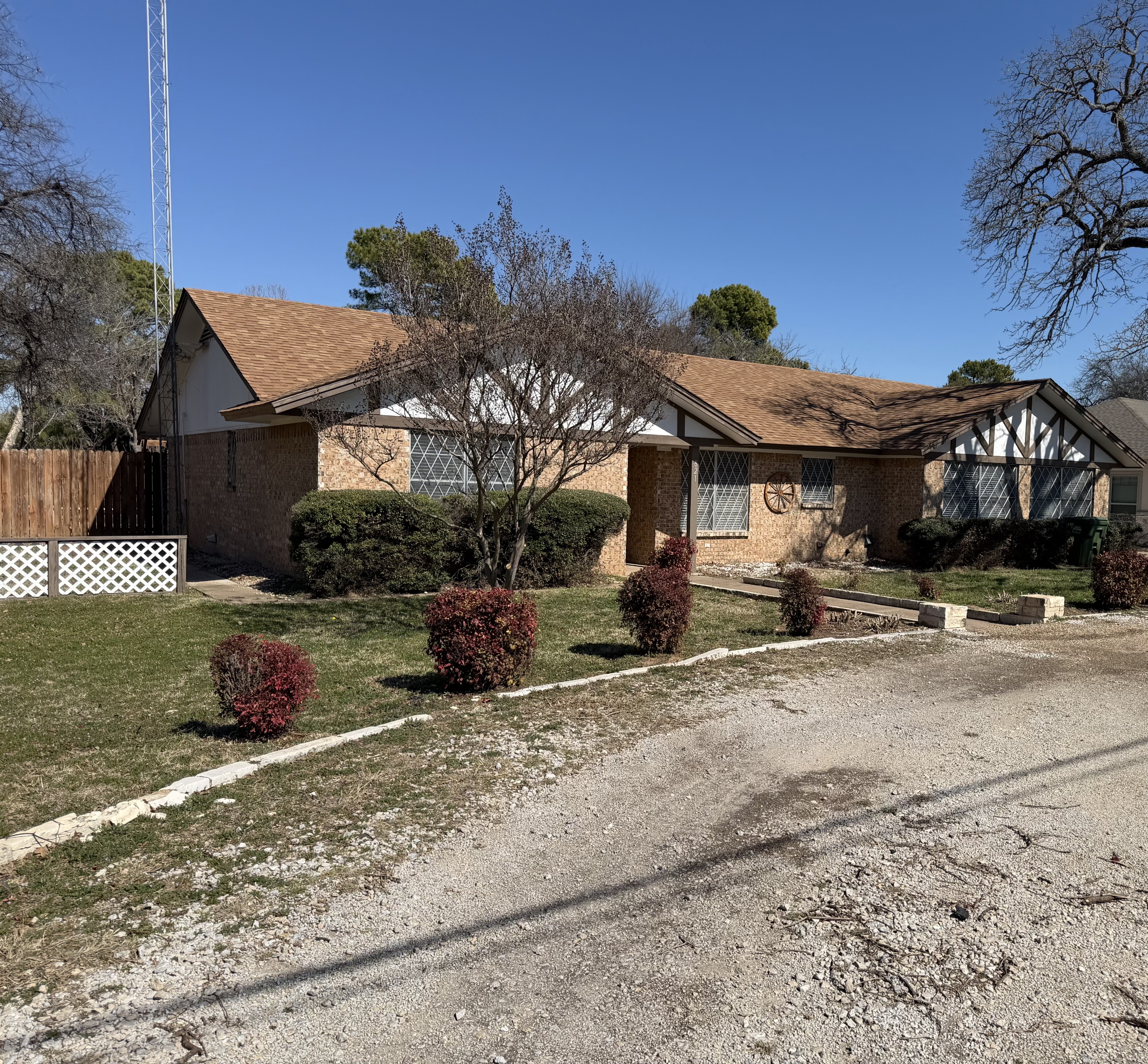 821 East Highway 199